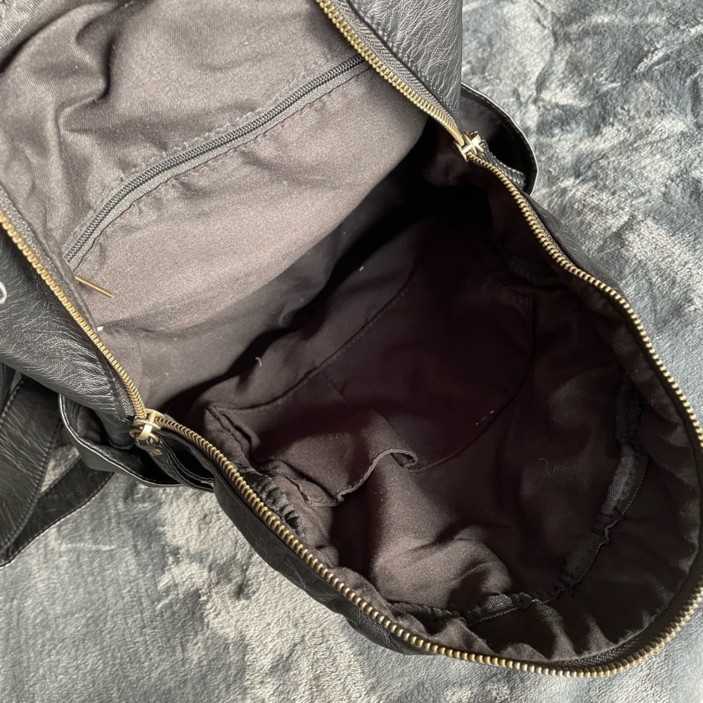 Backpack - Picture 3 of 5